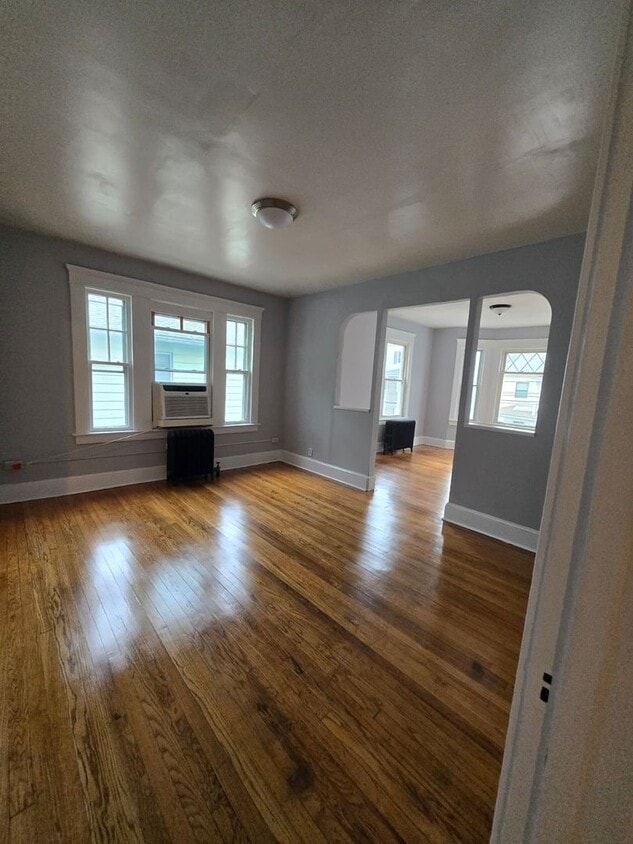 Primary Photo - 33 Prescott St