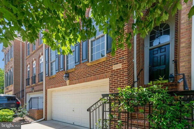 Building Photo - 9236 Point Replete Dr
