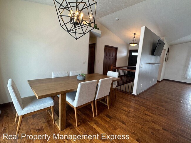 Building Photo - 4 br, 2 bath House - 3208 S Triple Play Ave