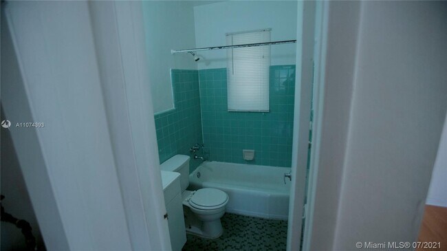 Building Photo - 461 SW 6th St