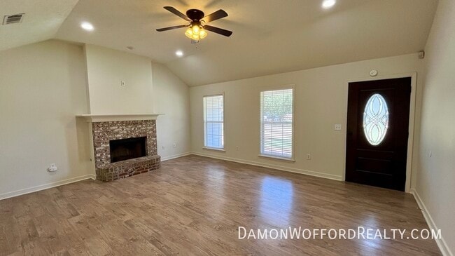 Building Photo - 147 Live Oaks Blvd
