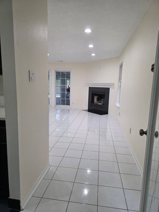 Building Photo - 6674 Stanhope Way