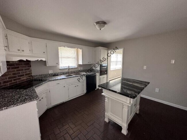 Building Photo - 5800 North Meridian Pl. Oklahoma City, OK ...