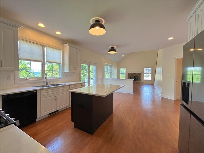 Building Photo - 101 Sunflower Cir