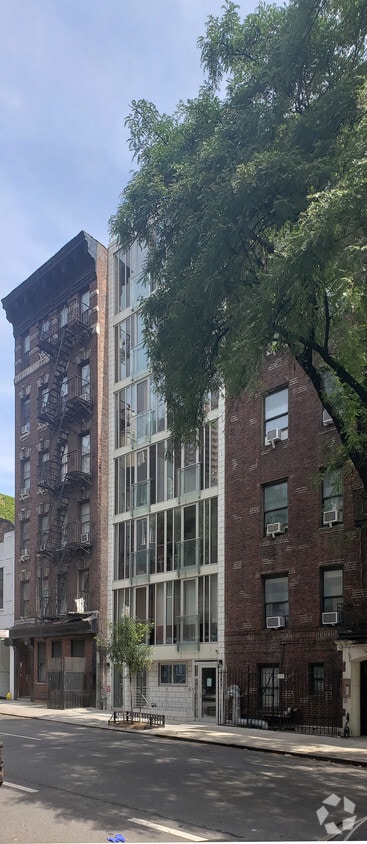 Foto principal - 409 W 45th St