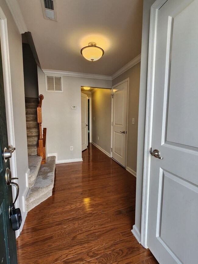 Foto del edificio - 4 Bedroom Cary Townhome! Great Location, N...