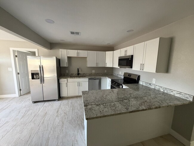 Building Photo - Newly Remodeled 4 Bedroom Two Bath Home