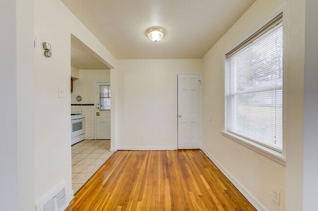 Foto del edificio - 2 bedroom Brick Single Family Home!