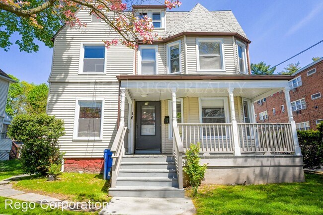 Foto del edificio - 4 br, 2 bath House - 16 Lincoln St 1