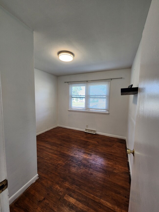 Building Photo - 3235 W 16th St