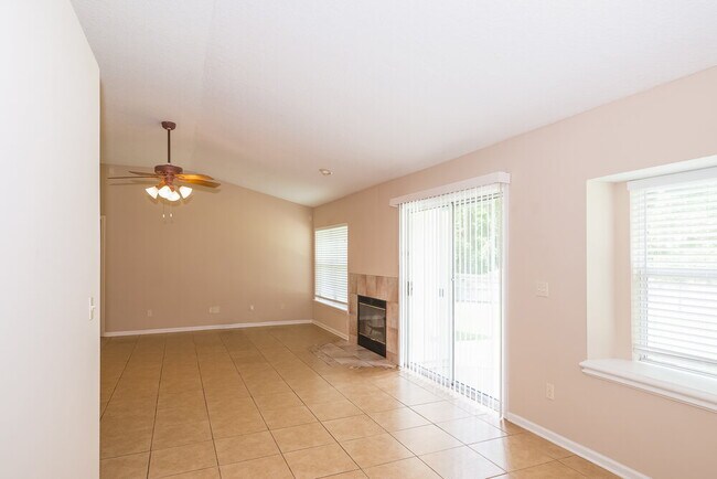 Building Photo - 644 Southern Lily Dr