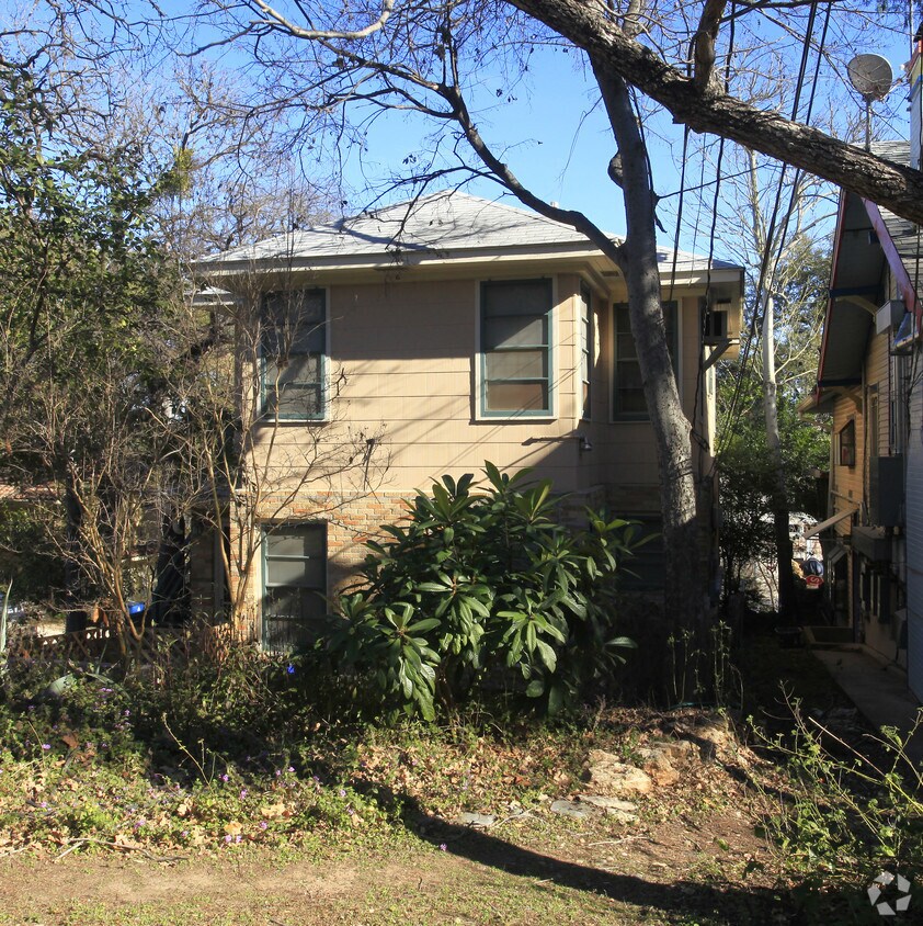 Building Photo - 709 Baylor St