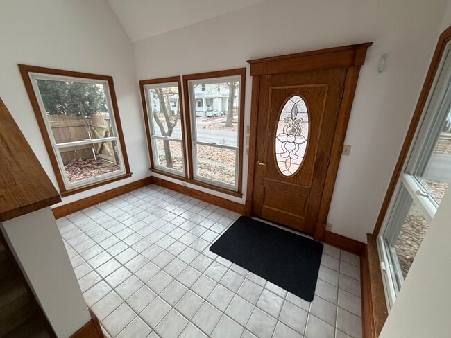 Building Photo - 410 W Illinois St