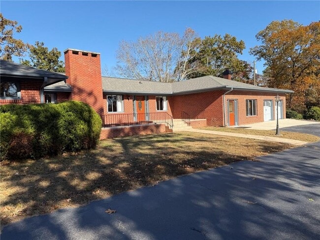 Building Photo - 1530 Lost Mountain Rd