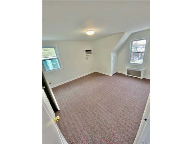 Foto principal - 84-43 260th St