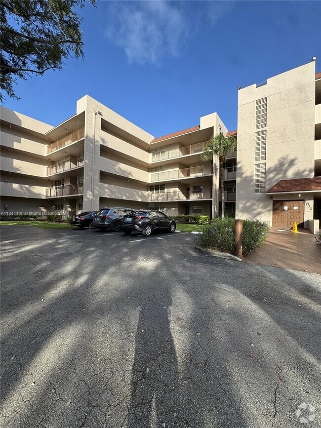 Building Photo - 1811 Sabal Palm Dr