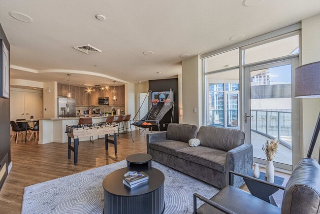 Building Photo - 44 W Monroe St