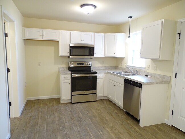 Building Photo - 852 Byler Cir