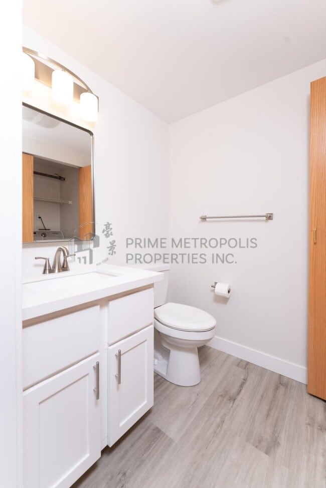 Building Photo - 2 bedroom in Seattle WA 98122