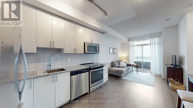 Building Photo - 7900 Bathurst St