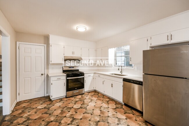Building Photo - 1758 Lincoln PL SW