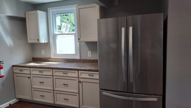 Building Photo - 537 Holly Village Ln