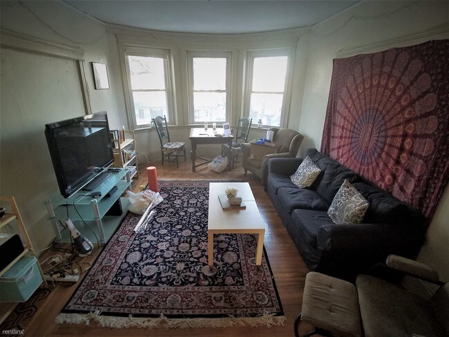 Building Photo - 4 br, 1 bath  - 30 Powell St Apt 3A