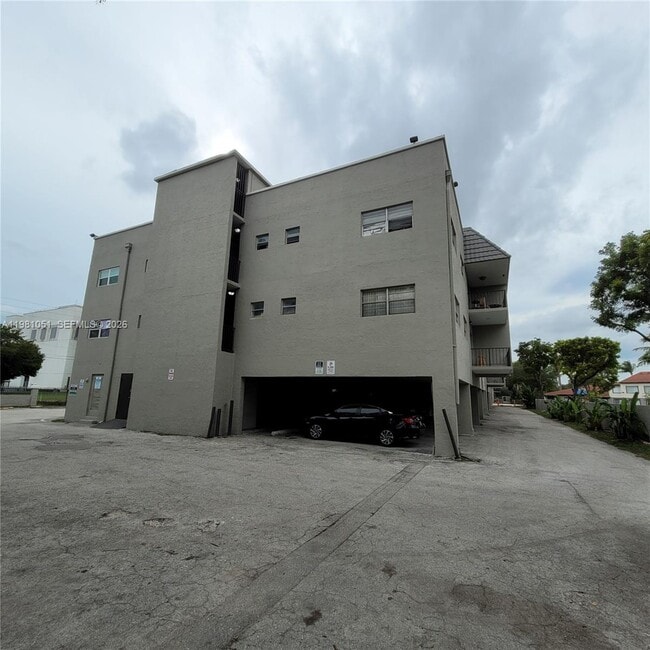 Building Photo - 5100 SW 41st St