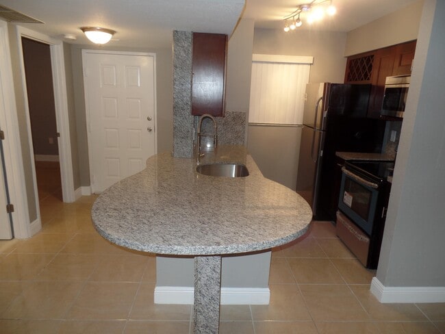 Foto del edificio - 2890 N Oakland Forest Dr