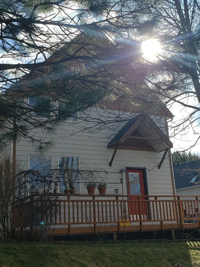 Foto del edificio - 1415 Pine Cone Rd