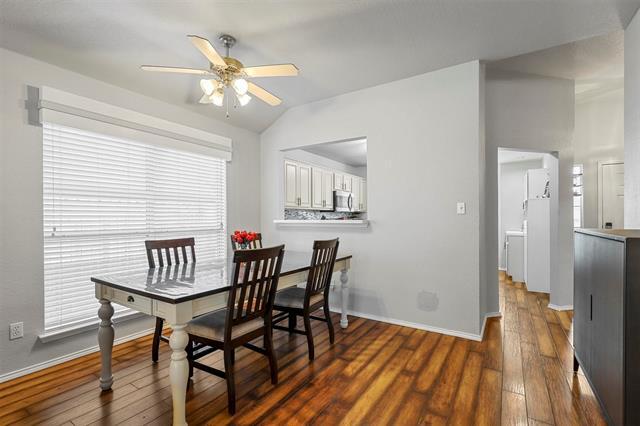 Foto del edificio - 1352 Meadowbrook Ln