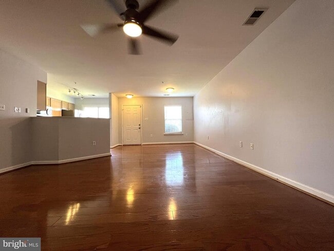 Building Photo - 4971 Clarendon Terrace
