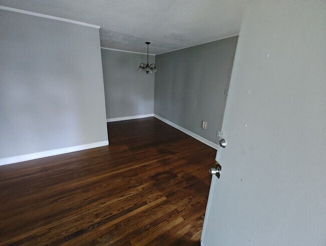 Building Photo - BELOW MARKET RENT!