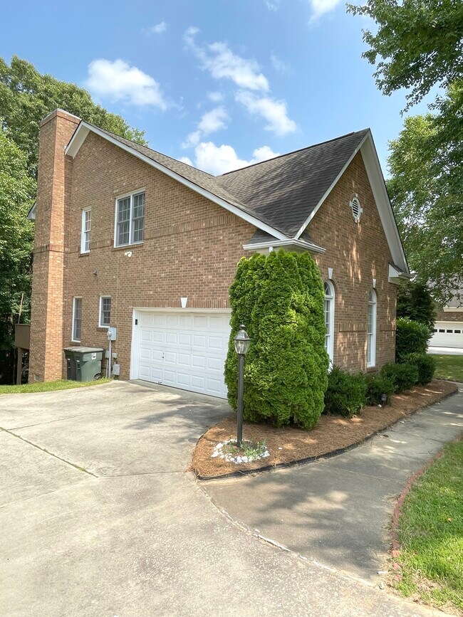 Foto del edificio - 4210 Shoal Creek Dr