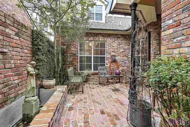 Foto del edificio - Beautiful New Orleans style townhome in Cy...