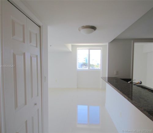 Foto del edificio - 6362 Collins Ave