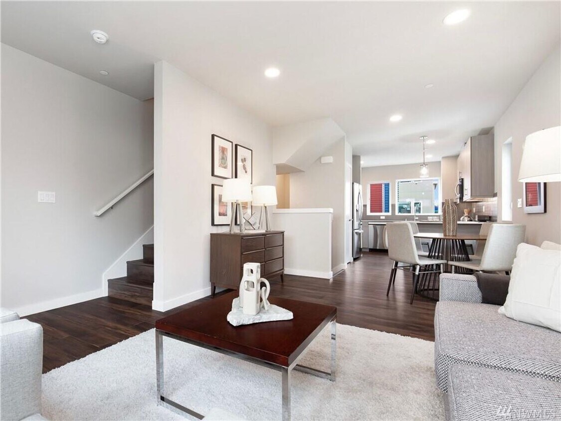 Foto principal - Brand New Modern 3 Bedroom Townhome in the...