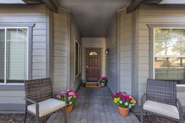 Building Photo - 19 W Soap Creek Trail