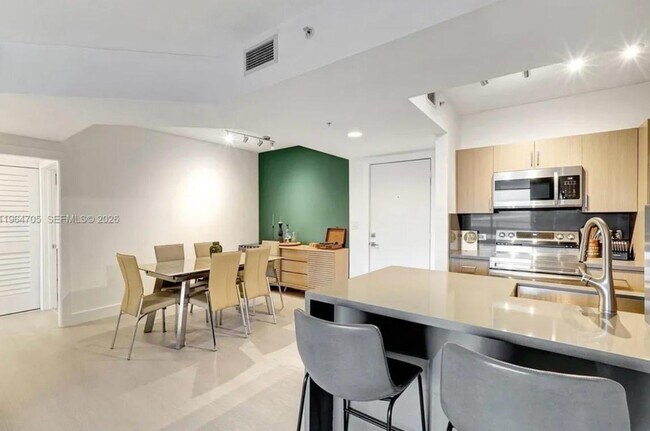 Building Photo - 18800 NE 29th Ave