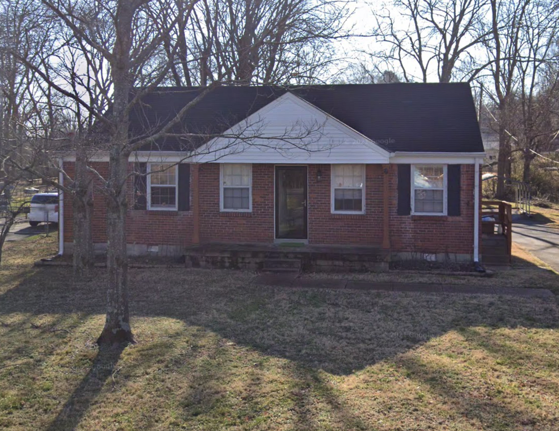 Foto principal - "Charming 3-Bedroom/fenced yard, Nashville...