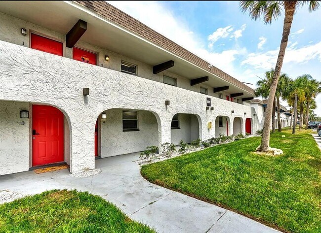 Building Photo - 9901 Aquarius Dr