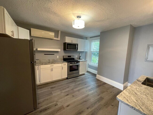 Building Photo - 318 Somerville Ave