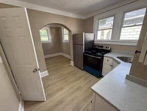 Building Photo - 304 Wildwood Ave