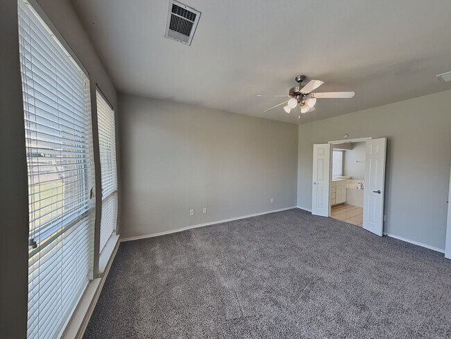 Foto del edificio - READY NOW! Captivating home on a cul-de-sa...