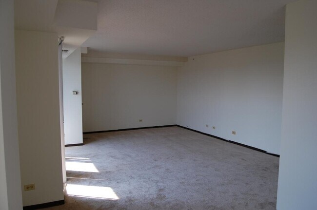 Building Photo - 1840 Huntington Blvd