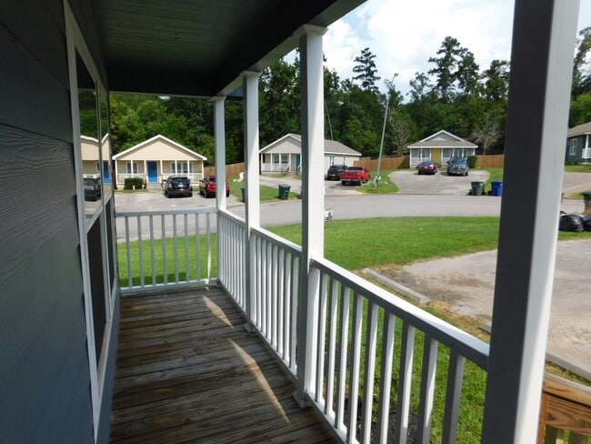 Building Photo - 155 Varsity Dr