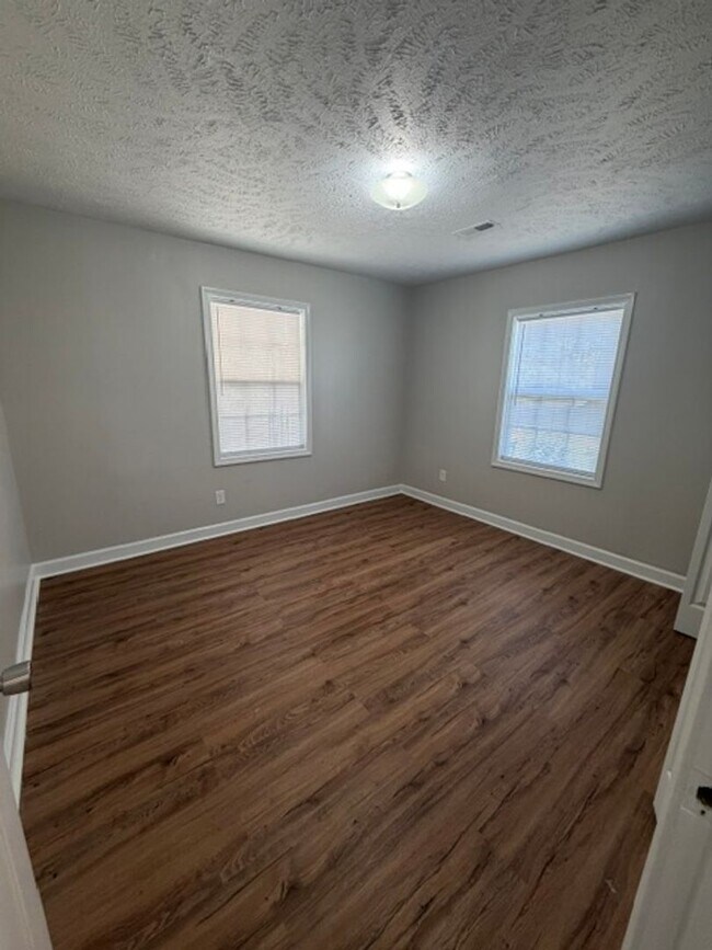 Foto del edificio - 536 Linwood Ave