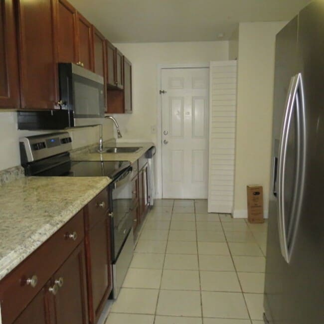 Building Photo - 605 Northlake Blvd