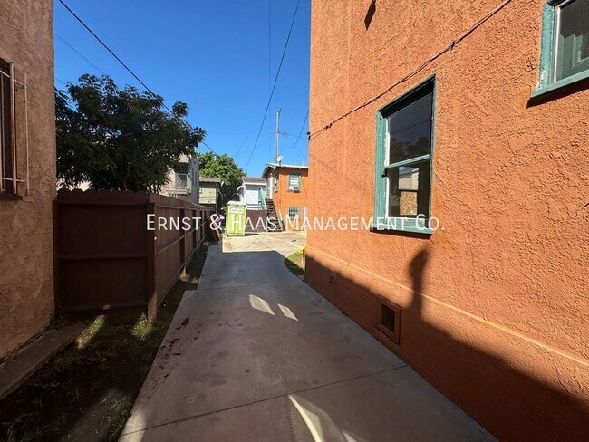 Building Photo - Lovely 1 bedroom Apartment with Recent Upg...