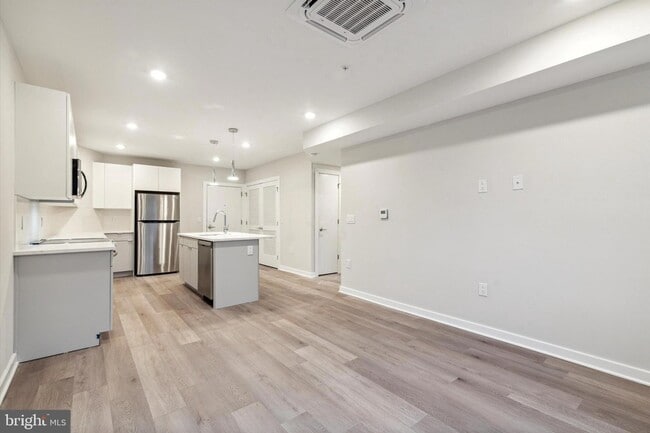 Building Photo - 3449 Scotts Ln